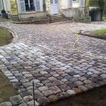 Après - Aménagement d’une cour privée : Pavés 20x20x20 grès de réemploi (particulier)