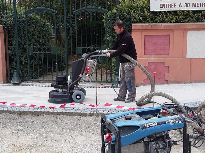 Traitement de béton - Bouchardage