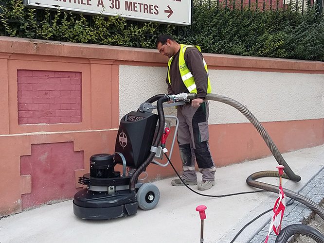 Traitement de béton - Bouchardage