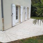 Terrasse en dallage Calcaire 3 formats bandes a suivre