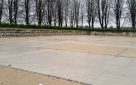 Béton balayé ; idéal pour de grandes surfaces circulées