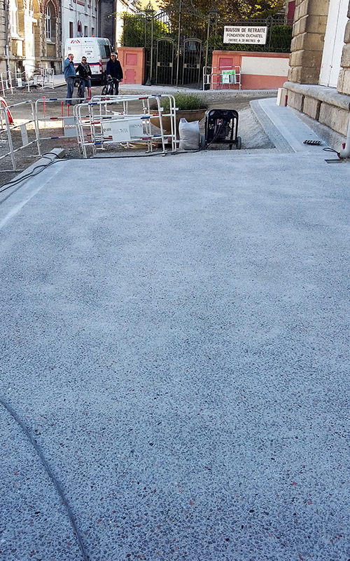 Béton bouchardé