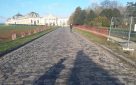 Chantilly Rue du Conétable, Aménagement complet en pavés de remploi , bordures , pavés sur voirie et sur trottoirs; Intégration d’un circuit de chauffage sous le pavage