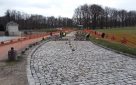 Chantilly Rue du Conétable, Aménagement complet en pavés de remploi , bordures , pavés sur voirie et sur trottoirs; Intégration d’un circuit de chauffage sous le pavage