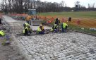 Chantilly Rue du Conétable, Aménagement complet en pavés de remploi , bordures , pavés sur voirie et sur trottoirs; Intégration d’un circuit de chauffage sous le pavage
