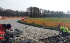 Chantilly Rue du Conétable, Aménagement complet en pavés de remploi , bordures , pavés sur voirie et sur trottoirs; Intégration d’un circuit de chauffage sous le pavage