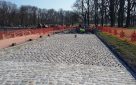 Chantilly Rue du Conétable, Aménagement complet en pavés de remploi , bordures , pavés sur voirie et sur trottoirs; Intégration d’un circuit de chauffage sous le pavage
