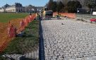 Chantilly Rue du Conétable, Aménagement complet en pavés de remploi , bordures , pavés sur voirie et sur trottoirs; Intégration d’un circuit de chauffage sous le pavage