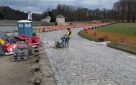 Chantilly Rue du Conétable, Aménagement complet en pavés de remploi , bordures , pavés sur voirie et sur trottoirs; Intégration d’un circuit de chauffage sous le pavage