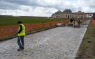 Chantilly Rue du Conétable, Aménagement complet en pavés de remploi , bordures , pavés sur voirie et sur trottoirs; Intégration d’un circuit de chauffage sous le pavage