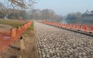Chantilly Rue du Conétable, Aménagement complet en pavés de remploi , bordures , pavés sur voirie et sur trottoirs; Intégration d’un circuit de chauffage sous le pavage