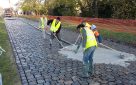 Chantilly Rue du Conétable, Aménagement complet en pavés de remploi , bordures , pavés sur voirie et sur trottoirs; Intégration d’un circuit de chauffage sous le pavage