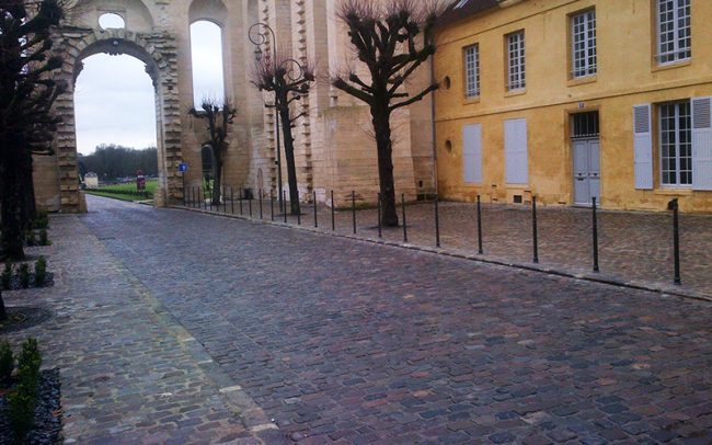 Pavés 14x20x14 Grès de réemploi rue du connétable Chantilly (60)
