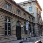 Cour de la Monnaie de Paris - remise en etat de la cour intérieure - dépose - terrassement - repose des pavés après passage de réseaux.
