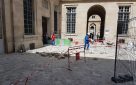 Cour de la Monnaie de Paris - remise en etat de la cour intérieure - dépose - terrassement - repose des pavés après passage de réseaux.