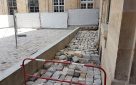 Cour de la Monnaie de Paris - remise en etat de la cour intérieure - dépose - terrassement - repose des pavés après passage de réseaux.