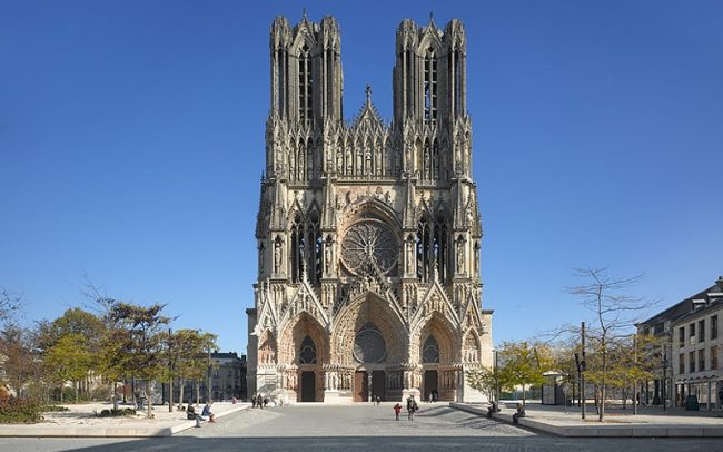 Cathédrale de Reims - fourniture des pavés du parvis