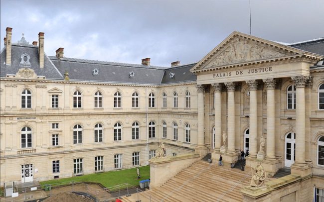 Parvis Tribunal d'Amiens granit VEGA Jaune
