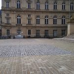Parvis Tribunal d'Amiens granit VEGA Jaune