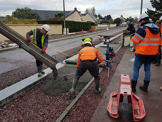 Après validation du béton, on fait tomber le béton de la toupie.